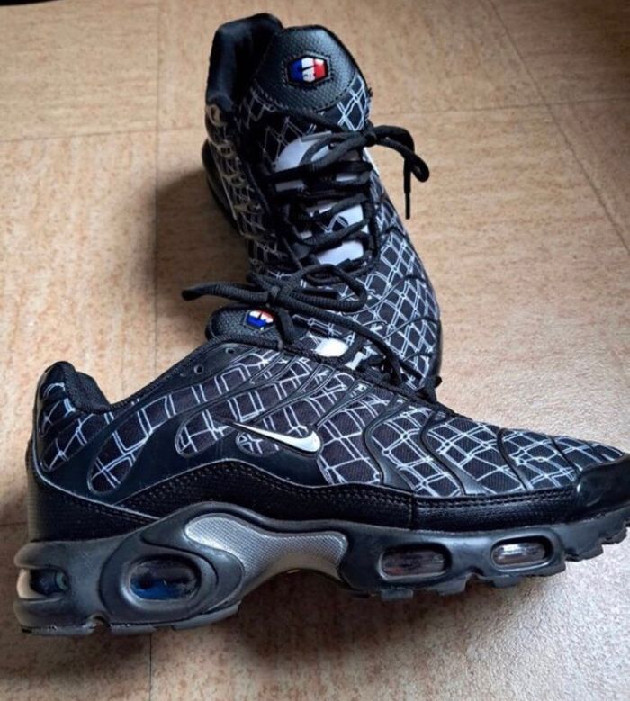 Tn France 🇫🇷 taille 44 neuf jamais porté - photo numéro 2