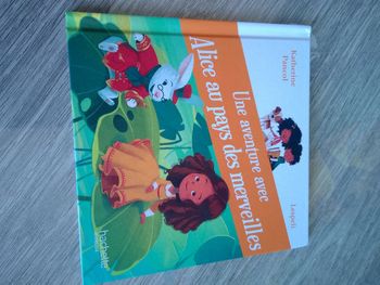 Une aventure avec Alice aux pays des merveilles