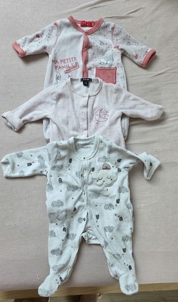 Lot pyjamas taille naissance