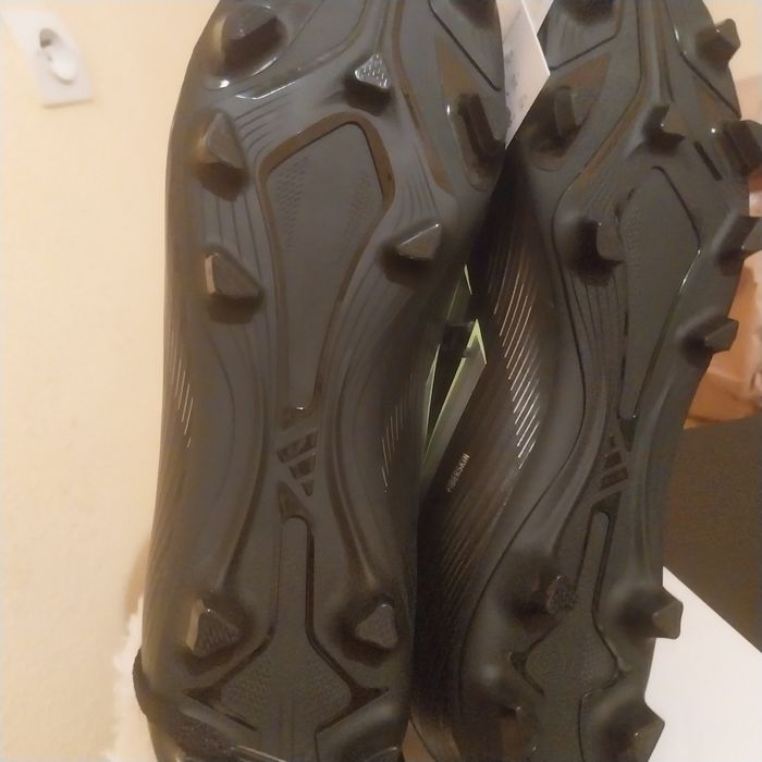 Baskets de foot adidzs neuves avec étiquette 🏷 pointure 43 et demi - photo numéro 5