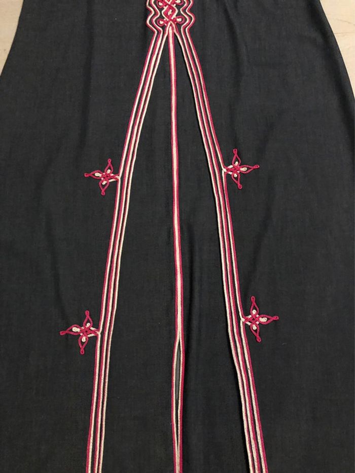 AN2- Robe d’intérieur/djellaba grise et broderies T 2 (44-46) NEUVE - photo numéro 10