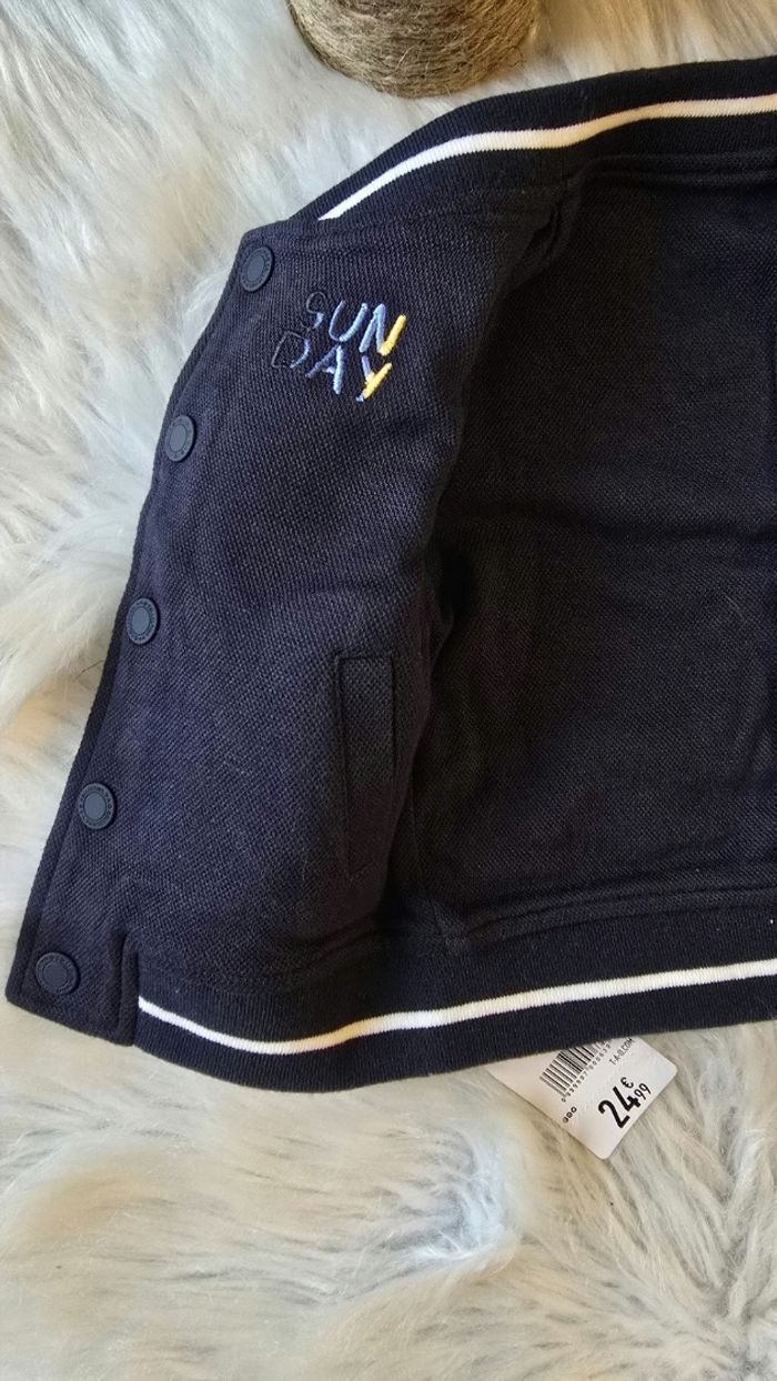 NEUF (non porté) 🏷💙🤩😍🥰superbe veste molleton REVERSIBLE 6mois garçon 💙 - photo numéro 2