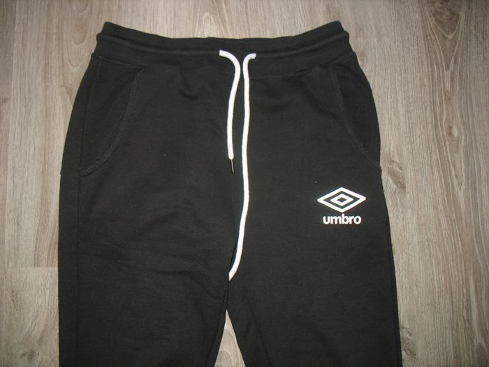 PANTALON DE JOGGING NOIR "UMBRO" - TAILLE S - n°01 - photo numéro 2