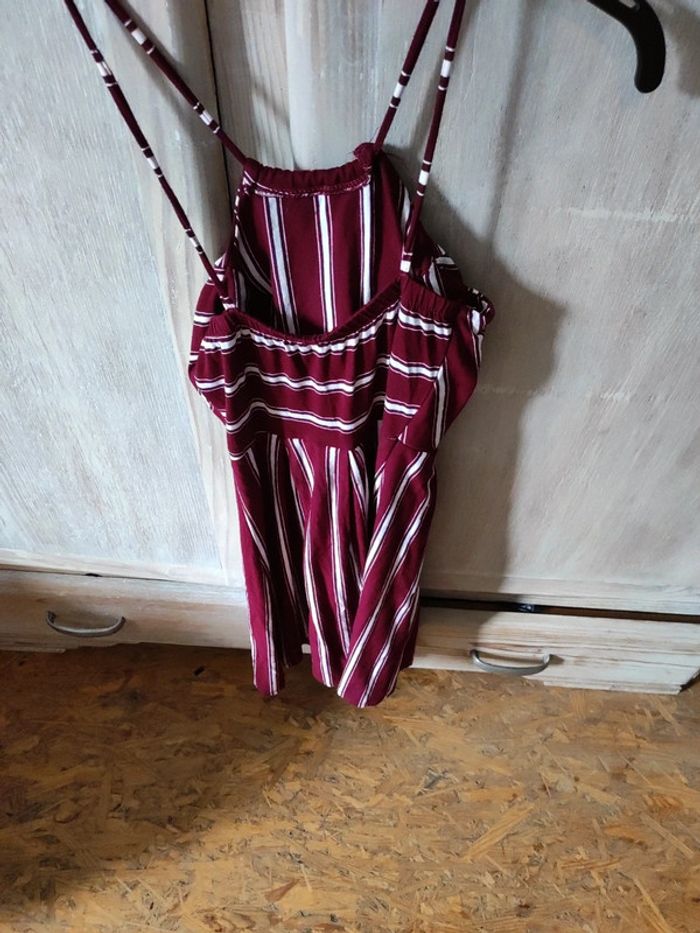 Belle petite robe courte bordeau et blanche - photo numéro 2
