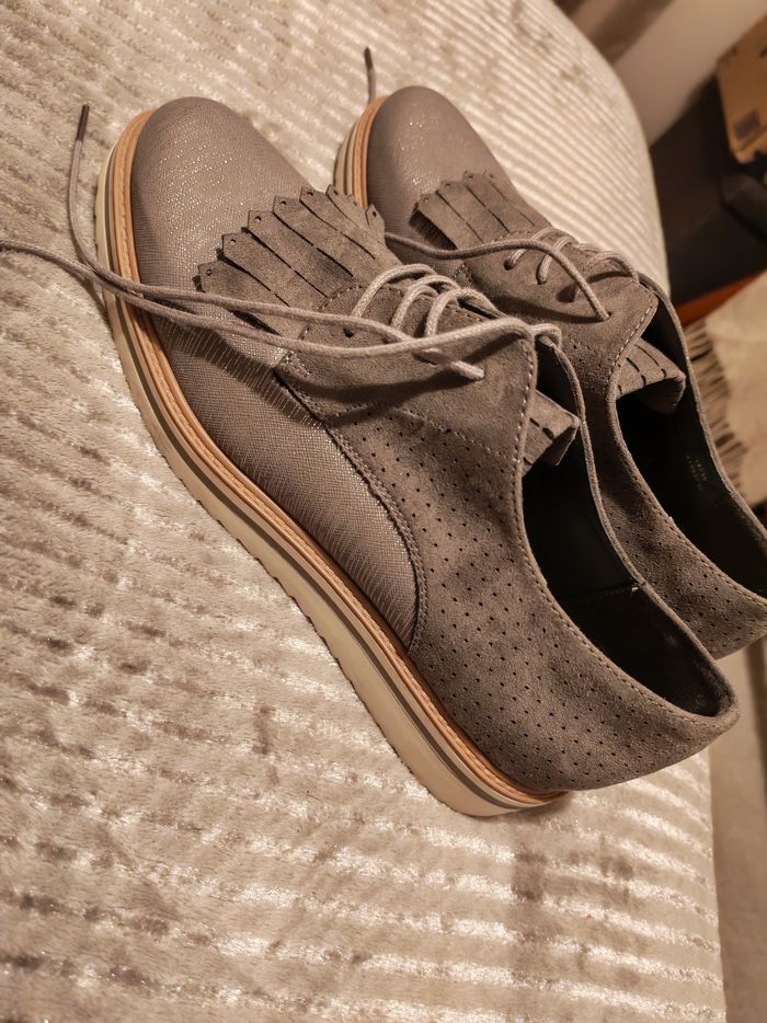 Chaussures grises - photo numéro 3