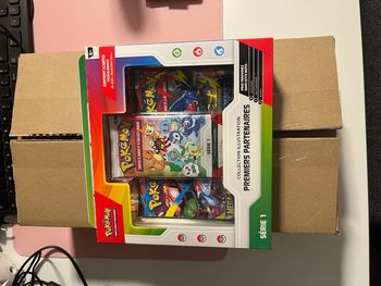 Coffret partenaire Pokémon 30 ans en case descellé 