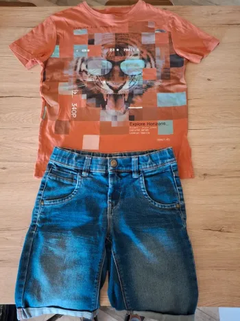 Ensemble short et tea shirt 9/10 ans