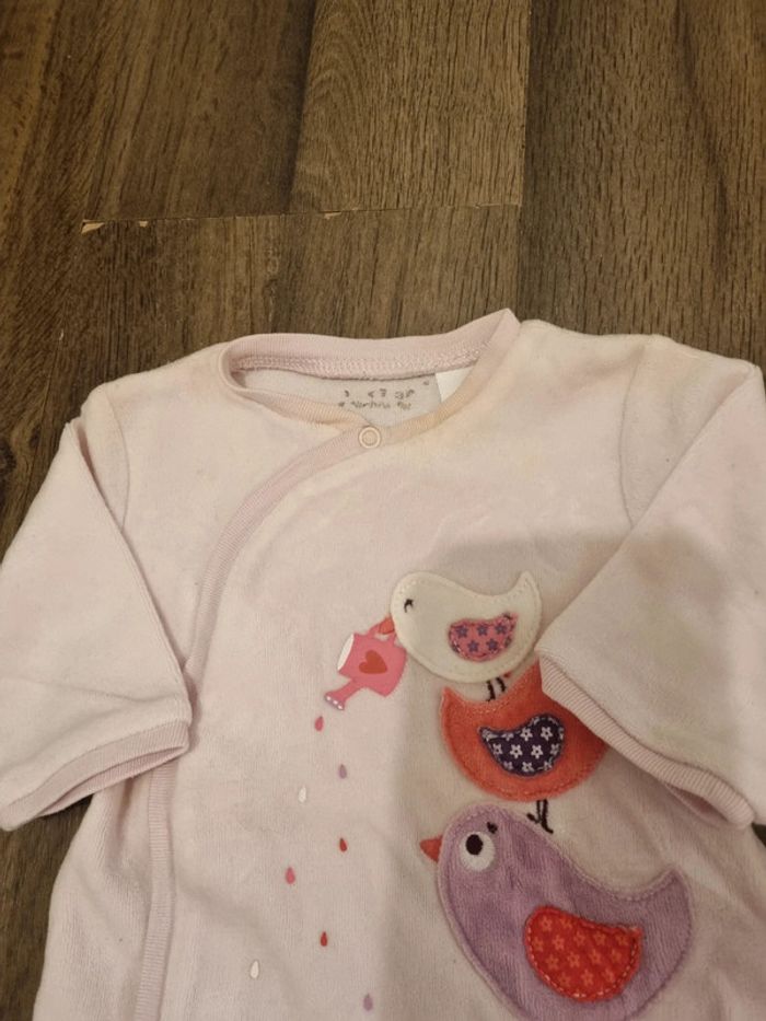 Lot de 12 babygros/grenouillères + 2 bodys + 1 body combi. Fille. Taille 1 mois. Neuf et TBE et BE - photo numéro 7