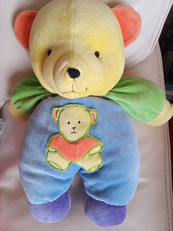 Doudou ours peluche ourson tête jaune corps bleu bras verts  vintage ancien ours brodé / cousu  devant  d'occasion couleurs moins toniques  nez noir brodé bout main  jaune