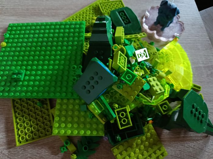 Diverses pièces lego vertes - photo numéro 2