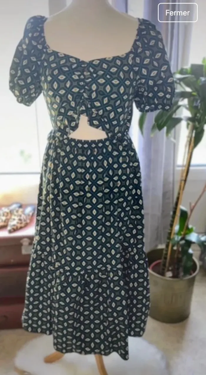Très jolie Robe à dos ouvert , taille 40, Neuf - Naf Naf - photo numéro 3