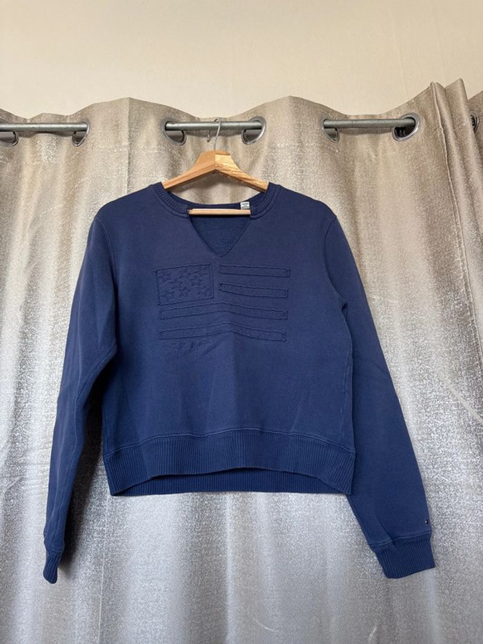 Pull Femme Tommy Hilfiger Bleu Marine – Drapeau ton sur ton – Taille M