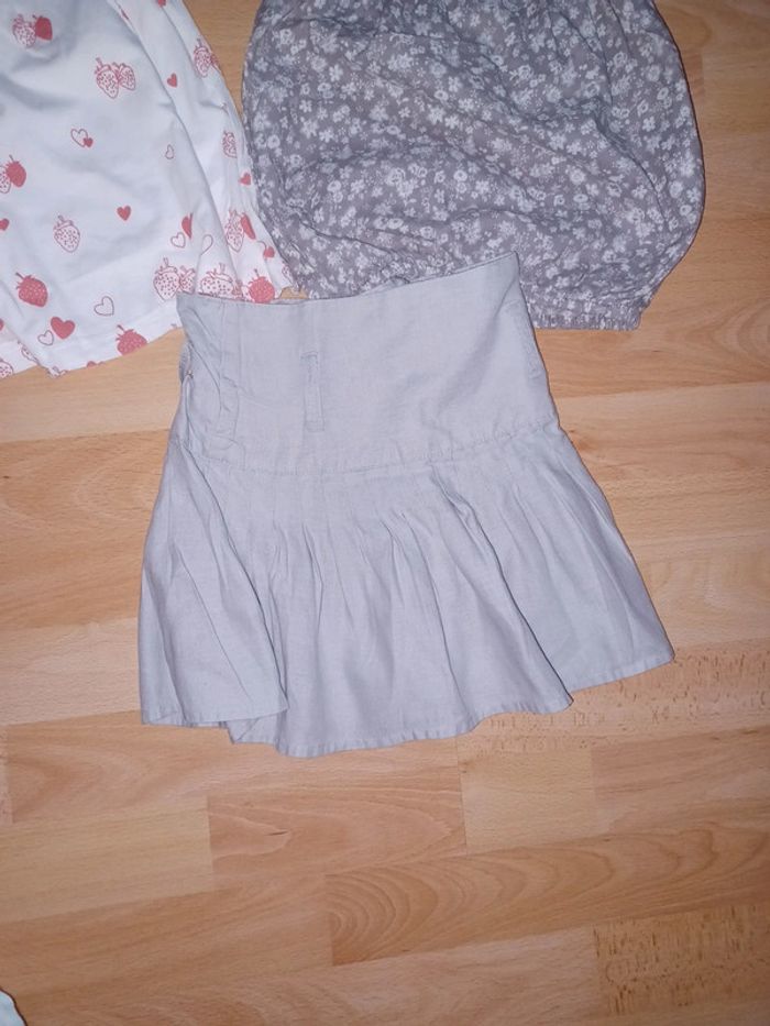 Lot 2 hauts et 1 jupe 6 ans - photo numéro 2