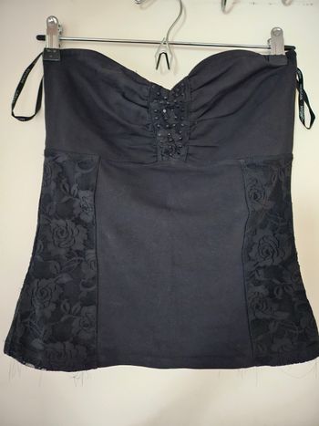 Bustier noir avec dentelles sur le côté