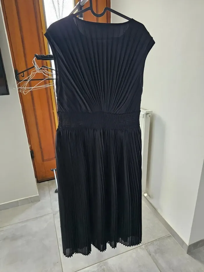 Robe noir femme t 40 Carroll ( élégant ,chic ) comme neuve - photo numéro 5