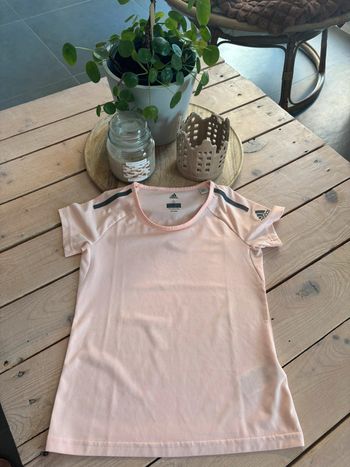 T-shirt Adidas taille 9/10 ans