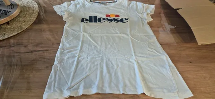 Tee-shirt ellesse taille 16 ans