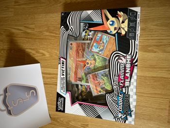 Coffret Pokémon, EV10.5 Foudre Noire et Flamme Blanche illustration Victini, en français