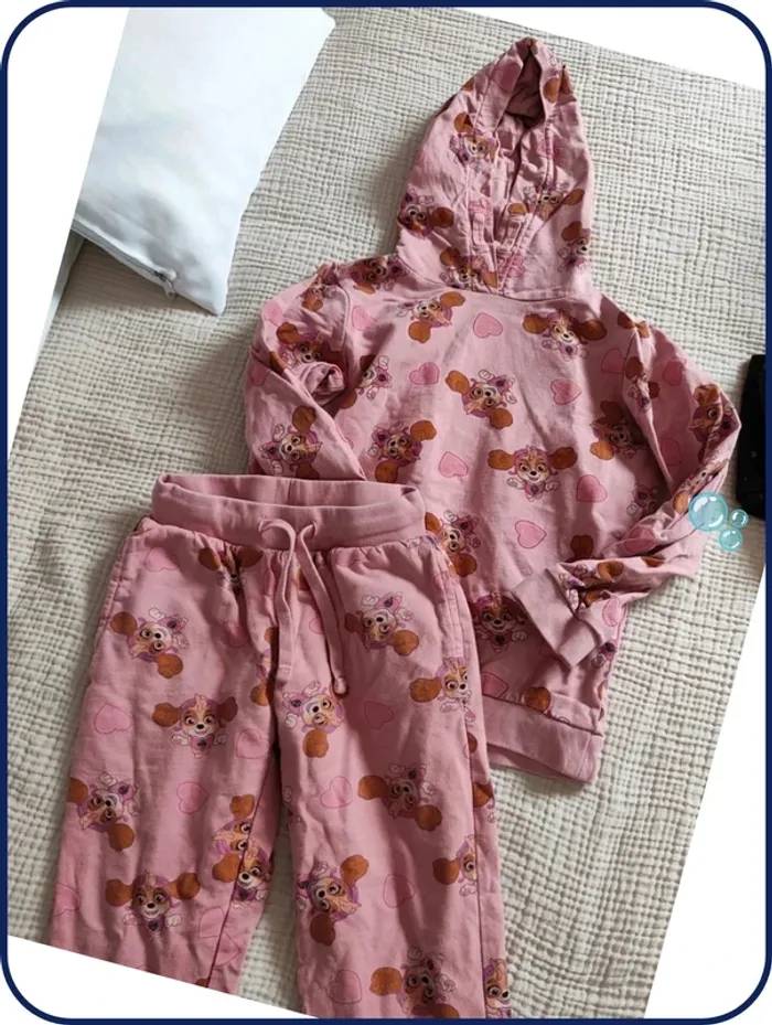 Ensemble jogging/ 8 ans