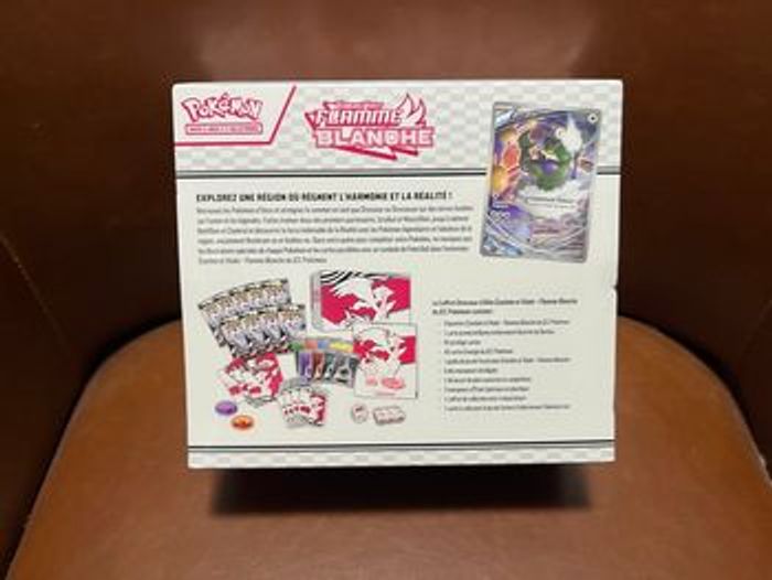 Pokémon - Coffret Dresseur d'Elite Flamme Blanche EV 10.5 - photo numéro 3