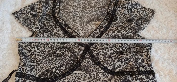 Top voile asymétrique noir blanc - photo numéro 4