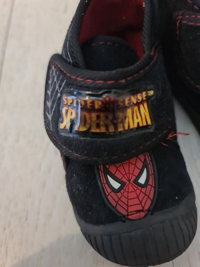 Chaussons Spidermam pointure 23 - photo numéro 5