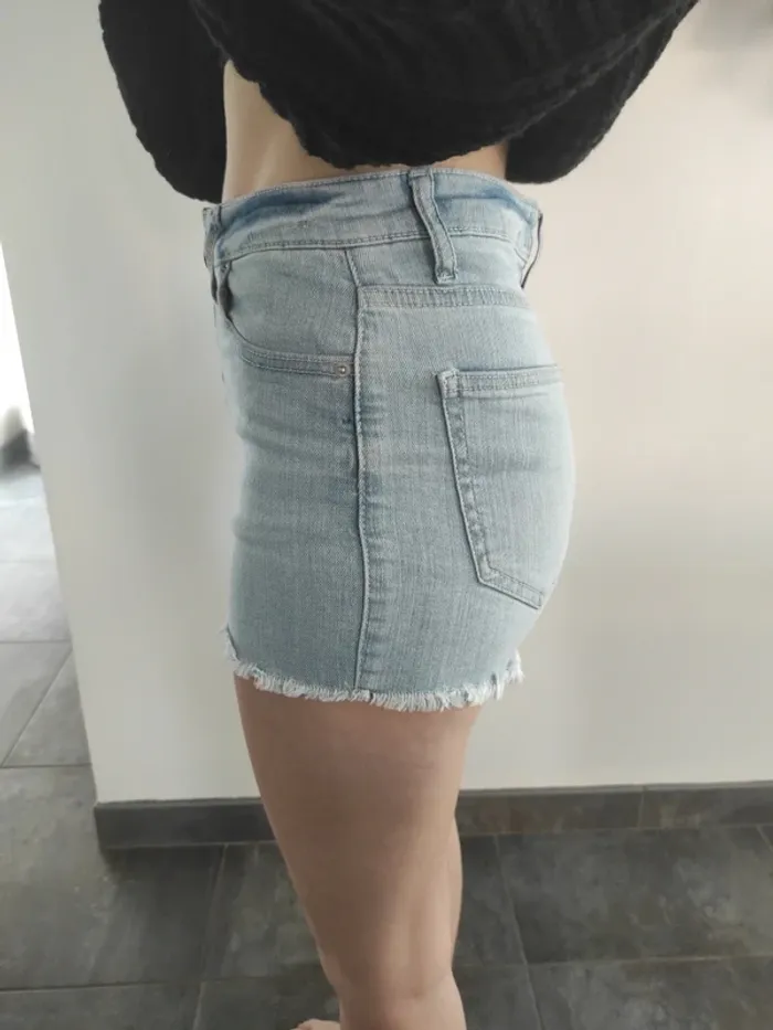 Short en jean bleu clair T 36 - photo numéro 2