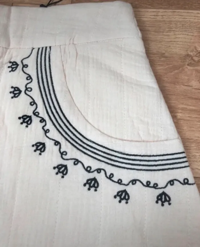 Jupe beige avec motifs - photo numéro 2