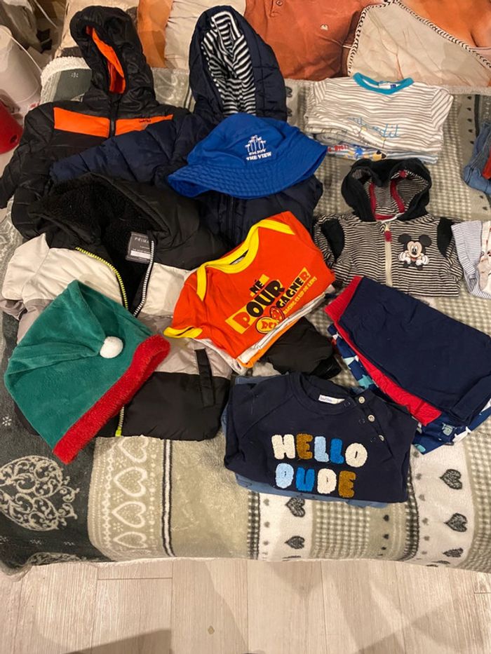 Lot de vêtements en 12 mois - photo numéro 2