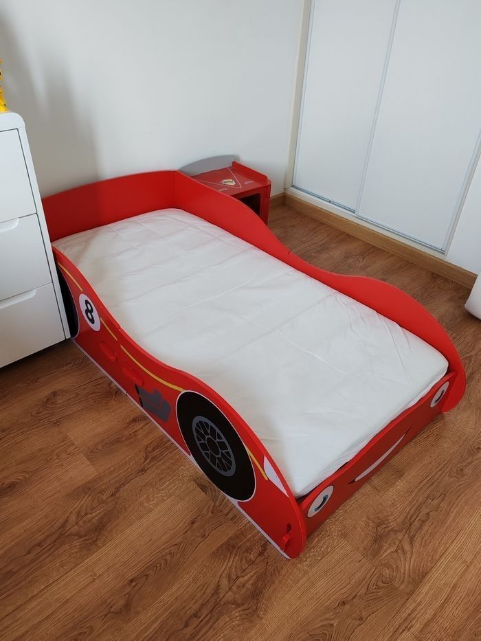 Lit voiture rouge avec matelas (140x70) + commode assortie - photo numéro 3