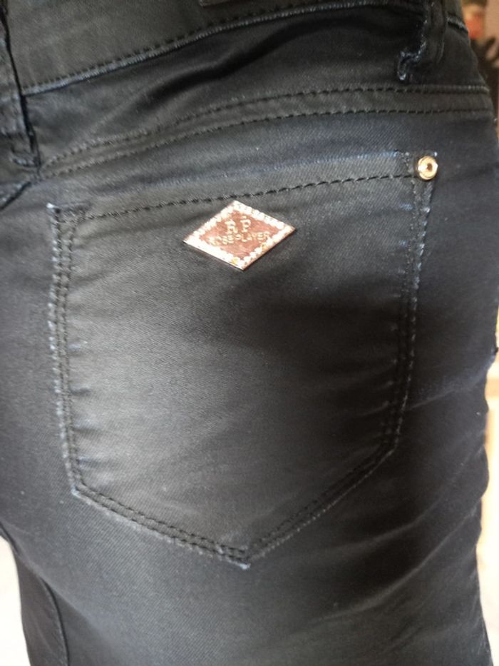 Mini jupe noire satinée taille 34 - photo numéro 3