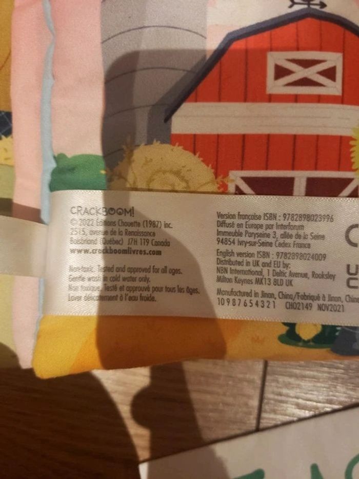 Lot livres tissus d'éveils avec matières bruits, mon premier tout doux et qui se cache à la ferme - photo numéro 7