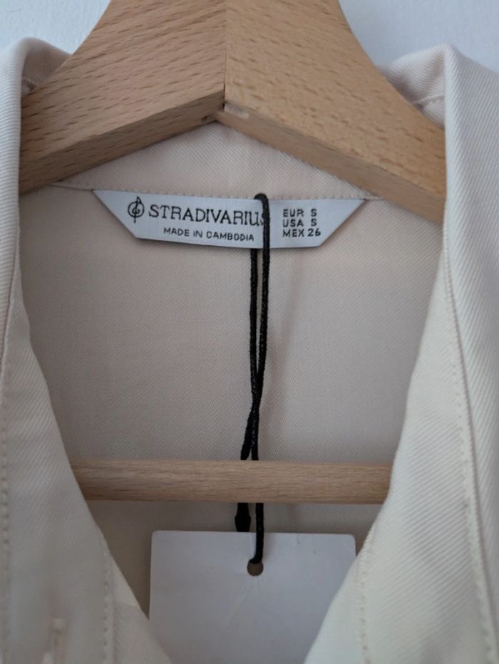 Magnifique chemise sur chemise oversize crème Stradivarius taille S neuve avec étiquette - photo numéro 2