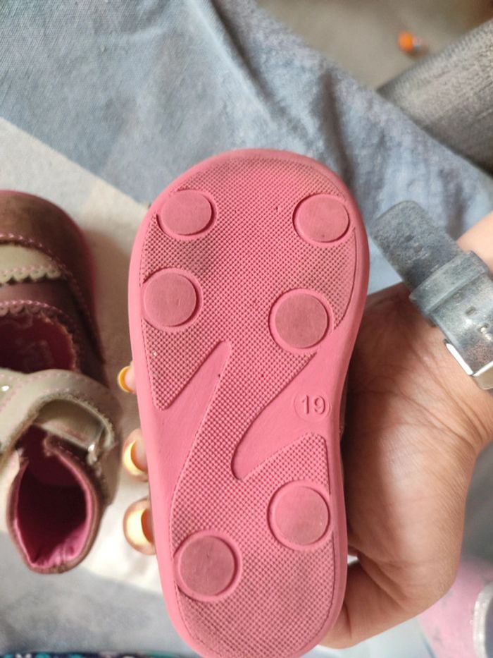 Chaussure taille 19 - photo numéro 2
