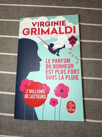 Livre roman, Le parfum du bonheur est plus fort sous la pluie, Virginie Grimaldi 