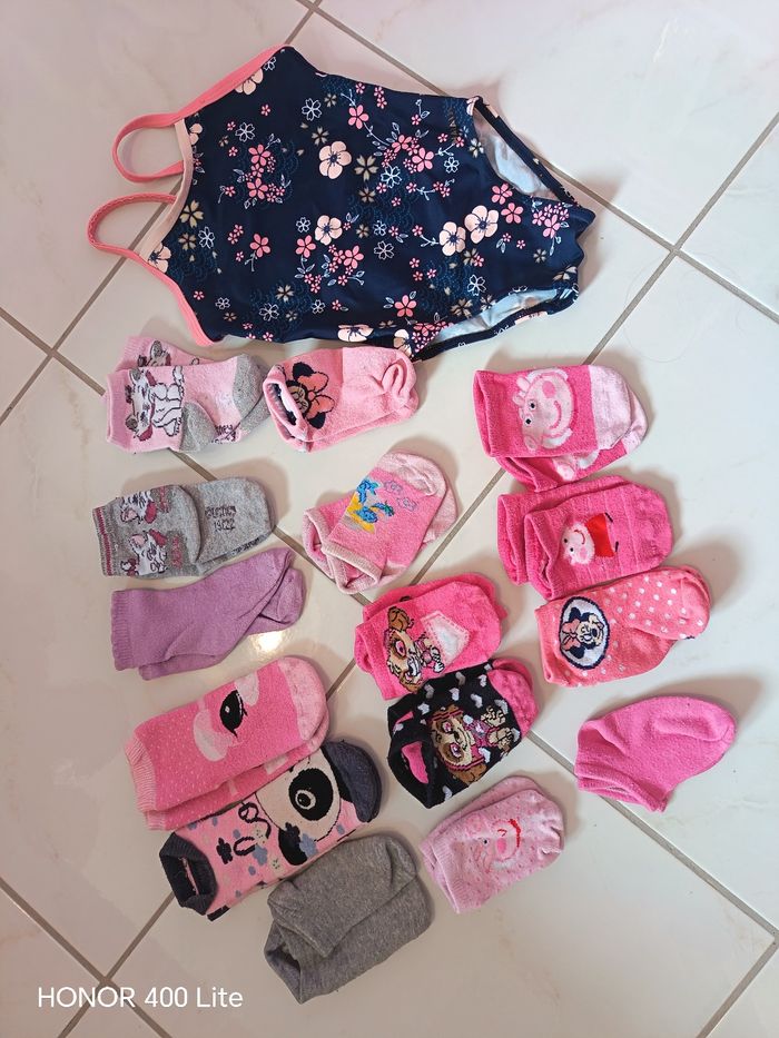 Chaussettes + maillot de bain