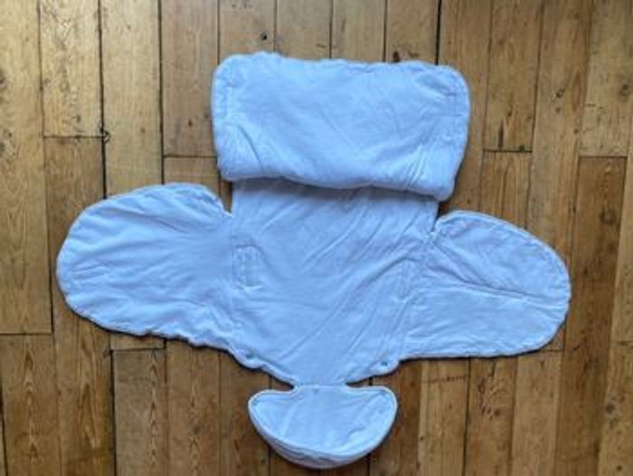 Nid de naissance en velours doux avec jambes, sécurité auto - photo numéro 5