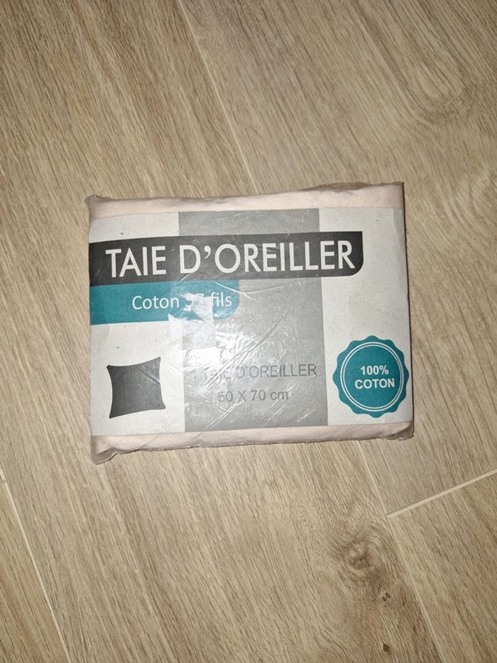 Taie d'oreiller 50x70 cm en coton 57 fils effet satin