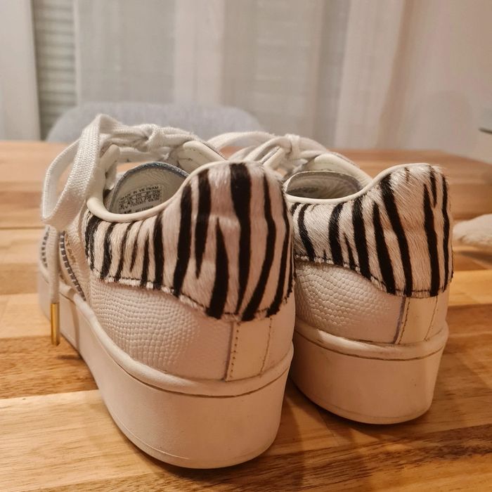 Superstar blanche zébrée 🦓 - photo numéro 9