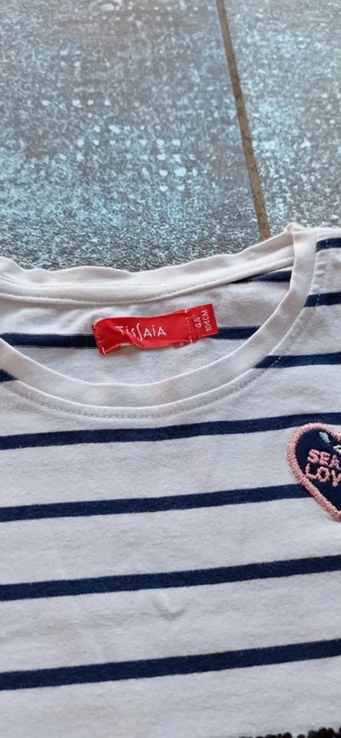 Tissaia t-shirt manches longues taille 4 ans très bon état peu porté - photo numéro 3