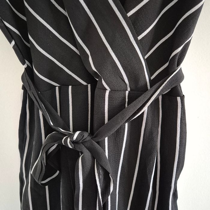 Combi short neuve rayée noire et blanche avec ceinture - Shein - Taille M : 38 - 40 - photo numéro 3