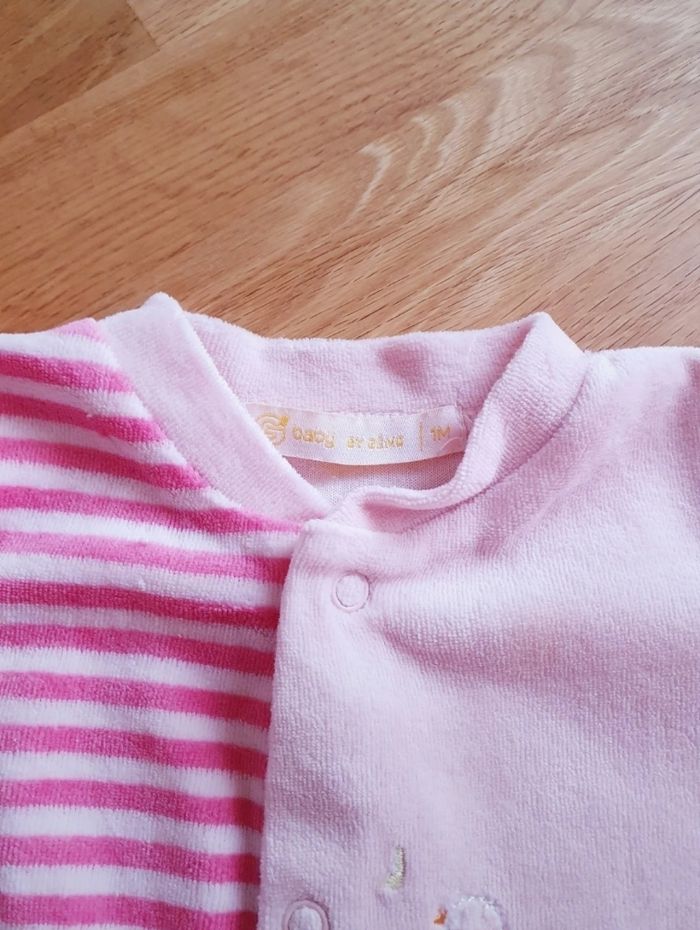Pyjama en velours en très bon état taille 1mois - photo numéro 3