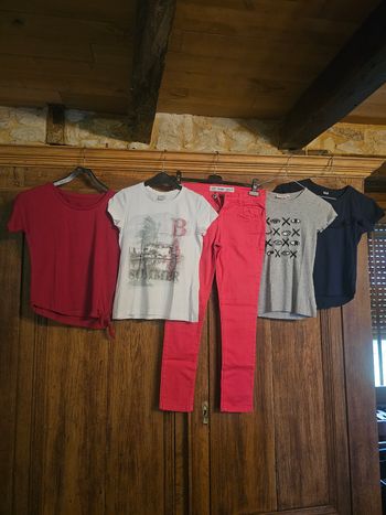 Lot divers t 152 4 t shirts et 1 jeans 