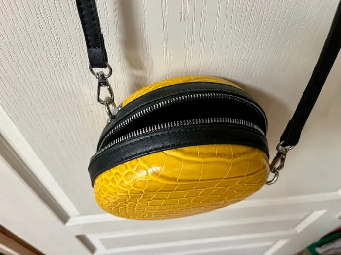 Sac original rond et jaune motif crocodile - marque élégance - photo numéro 2