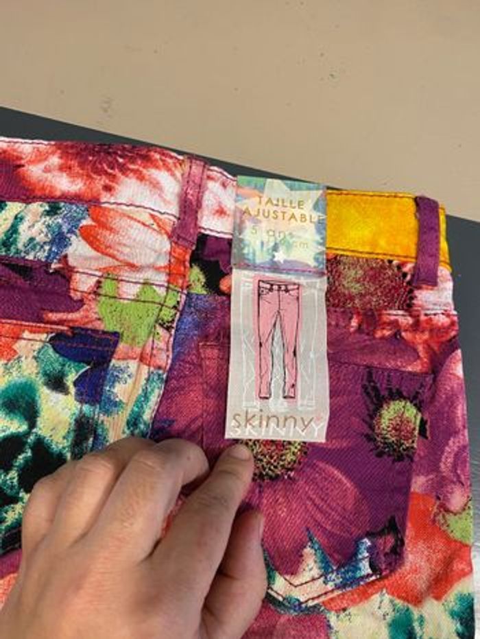 Jeans skinny 5 ans Fleuri neuf - photo numéro 4