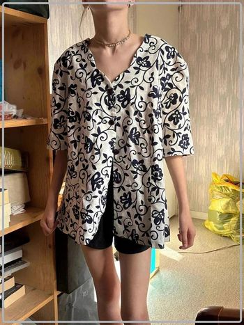 Chemise fleurie à épaulette taille 48