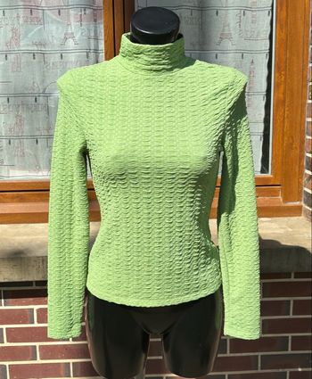 💚 T-shirt manches longues vert texturé – Taille S (36)