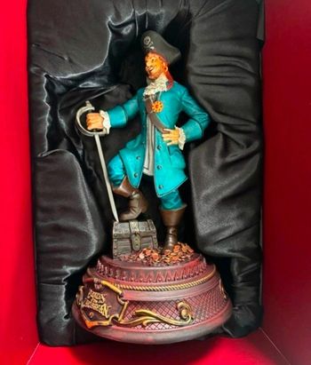 Figurine disney disneyland pirate des caraïbes 