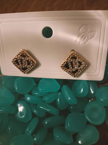 Boucles d'oreilles neuve inscription DO