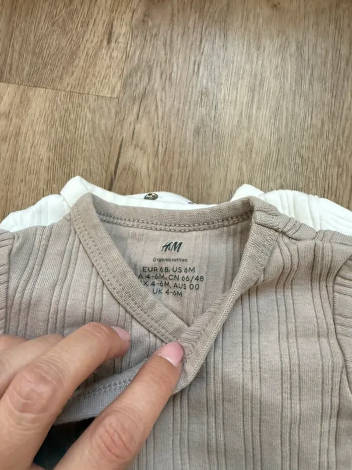 Lot de 11 bodys bébé longues manches en taille 3/6 mois ,68 cm Zara, H&M et petit béguin - photo numéro 7